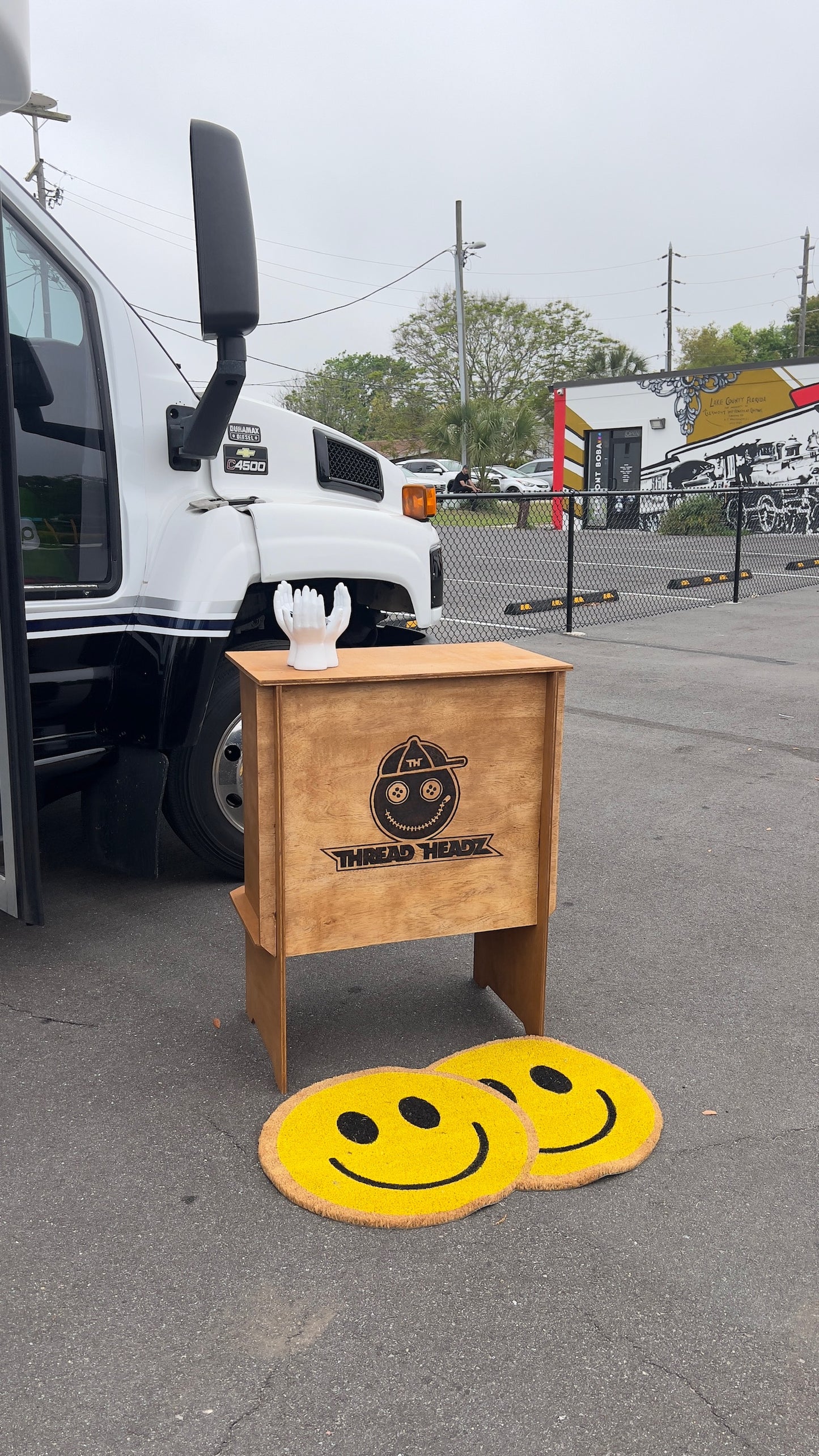 Portable wooden checkout desk for vendors - Klaily