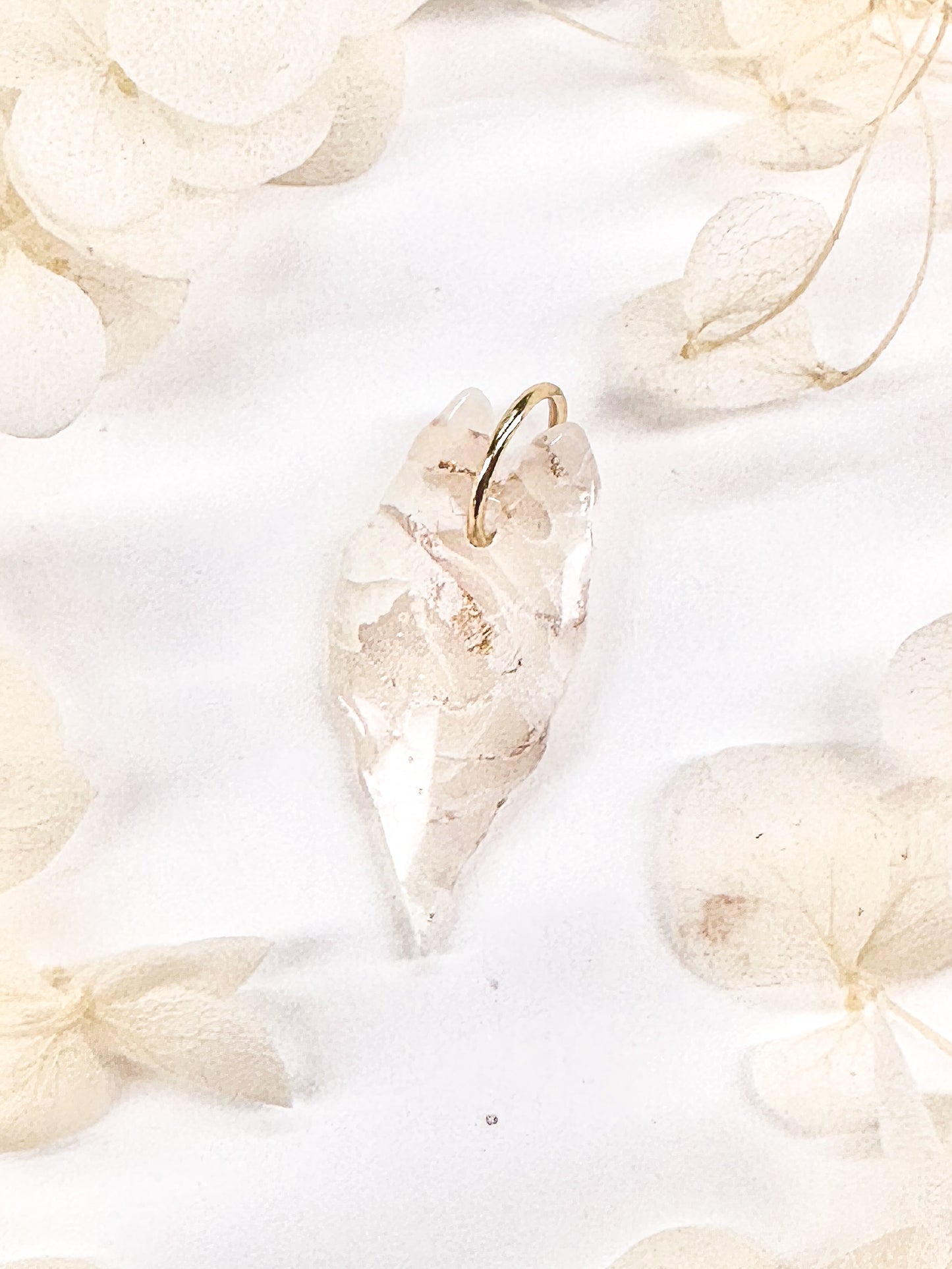 Alocasia Charm – White Marble with Gold Flakes