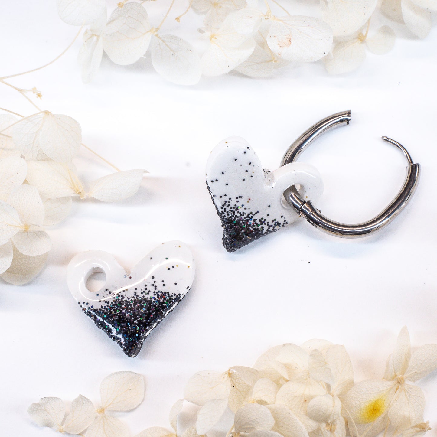 White Heart Charms (Deep Navy Glitter)