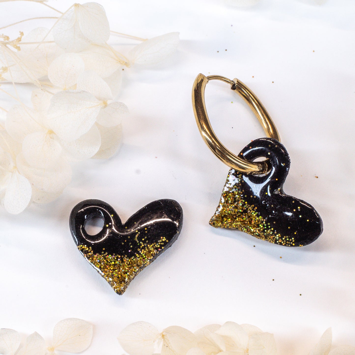 Black Heart Charms (Gold Glitter)