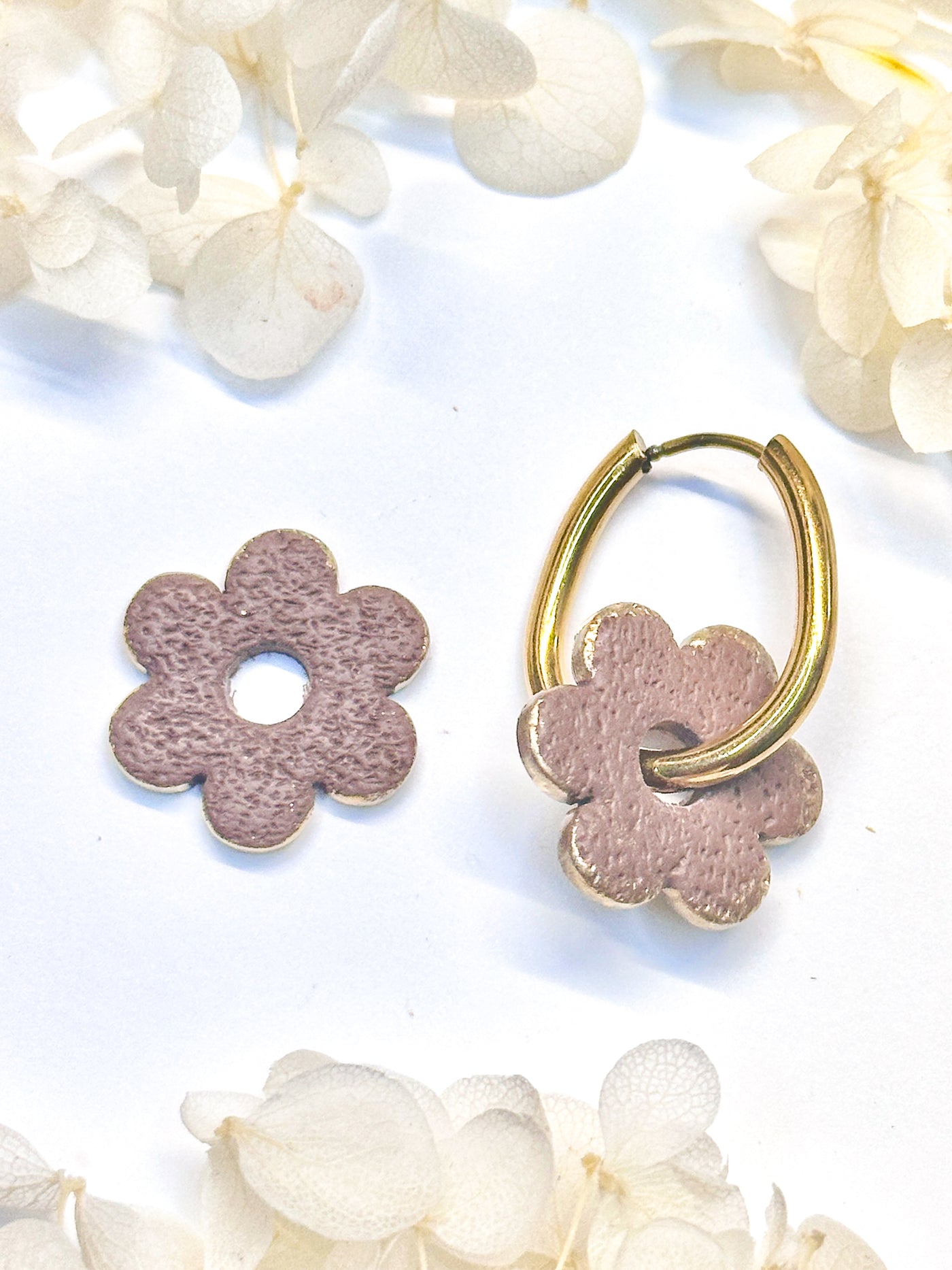 Brown Flower Charms with Gold Rim - Klaily
