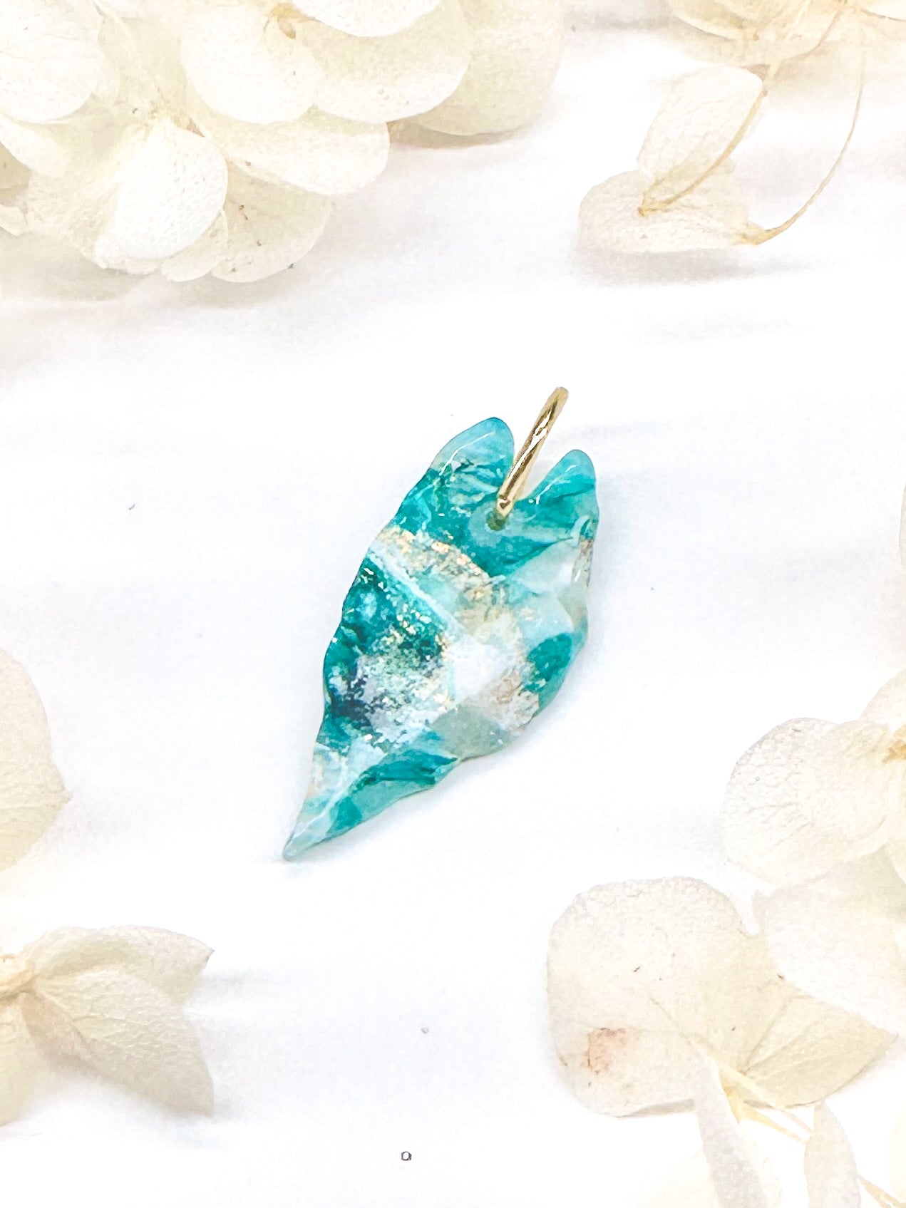 Alocasia Charm – Jade Marble with Gold Flakes